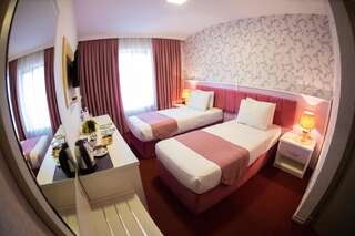 Отель Altus Hotel Баку Стандартный двухместный номер с 2 отдельными кроватями-1
